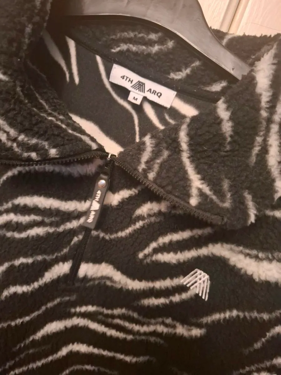 4th Arq Zebra Fleece - Image 2