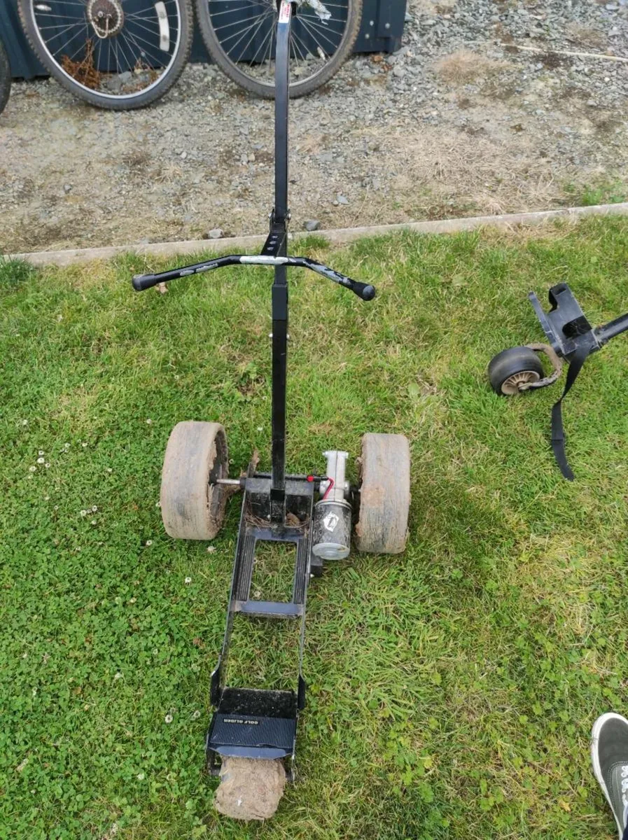 Golf trolleys, batteries and chargers - Image 3