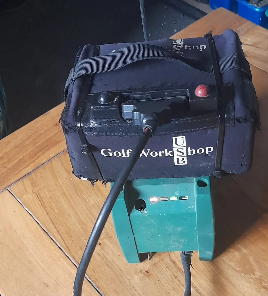 Golf Powakaddy Battery and charger - Image 1