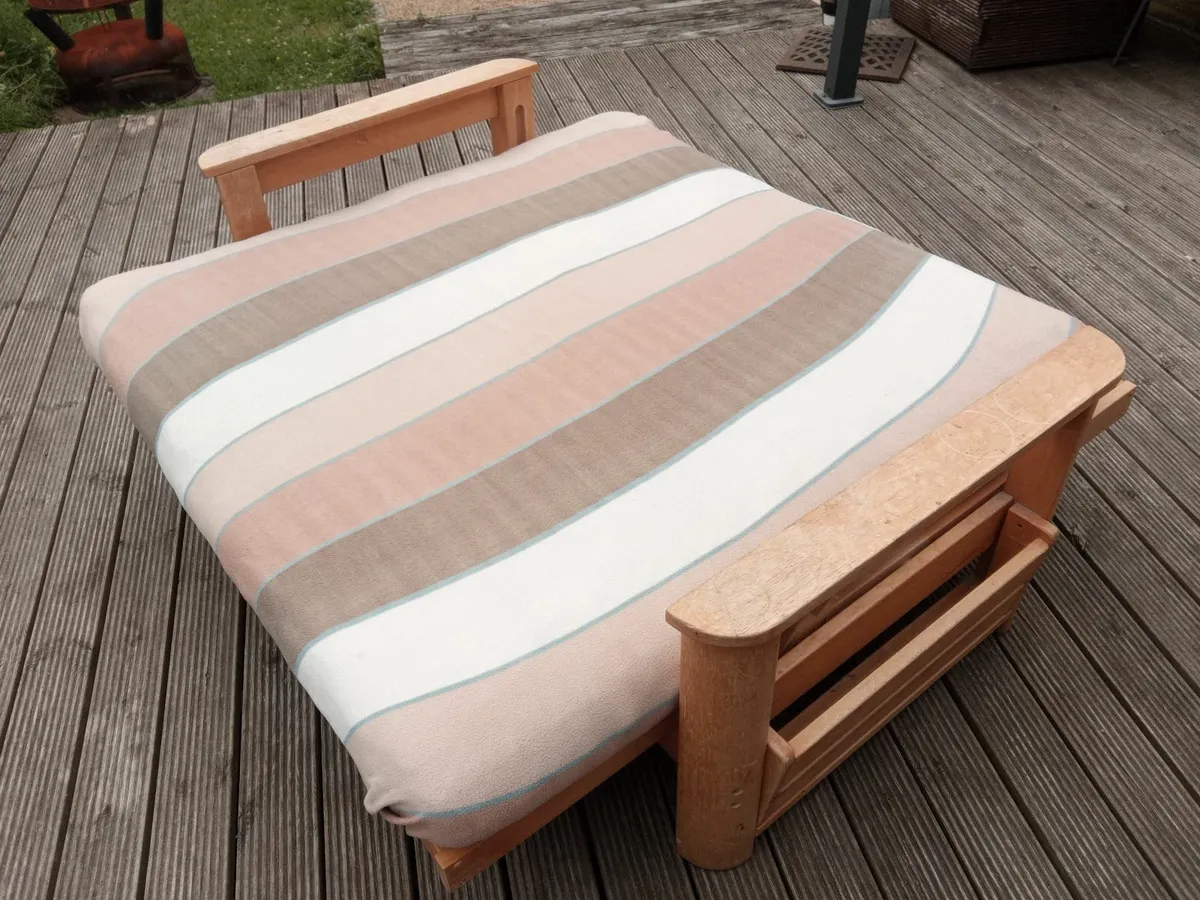 Couch - Image 4