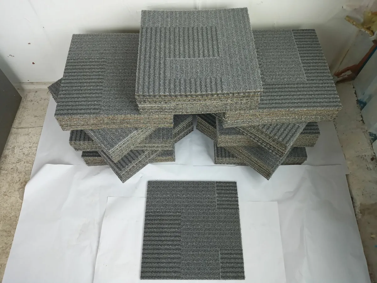 Delivery - Lot of 115 Carpet Tiles for Sale - Image 2