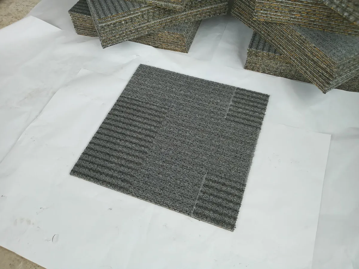 Delivery - Lot of 115 Carpet Tiles for Sale - Image 3