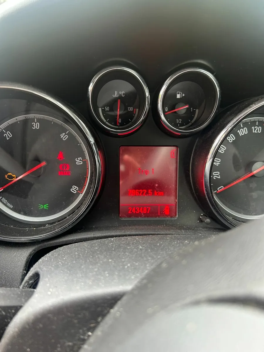 Opel Astra 2010 - Image 2
