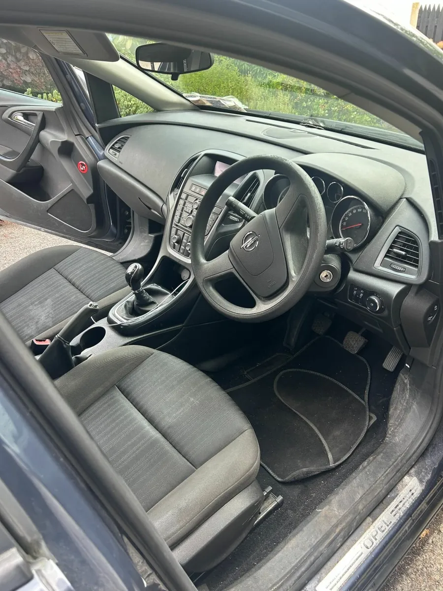 Opel Astra 2010 - Image 3