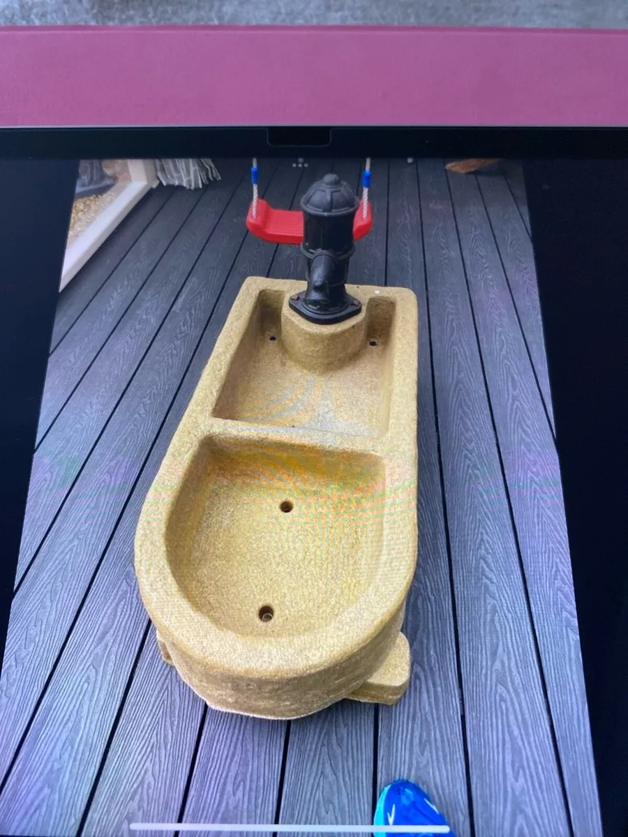 Garden fountain - Image 1