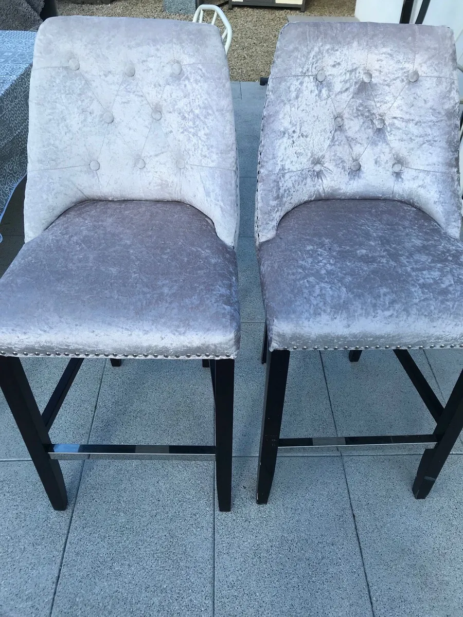 Two knockerback breakfast bar stools - Image 1
