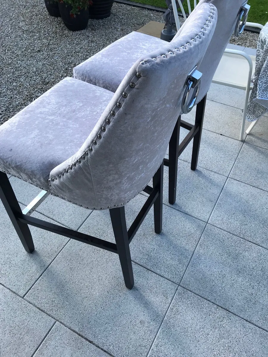 Two knockerback breakfast bar stools - Image 2