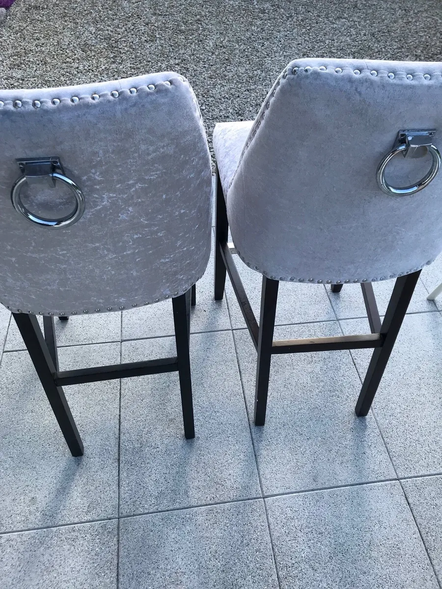 Two knockerback breakfast bar stools - Image 3