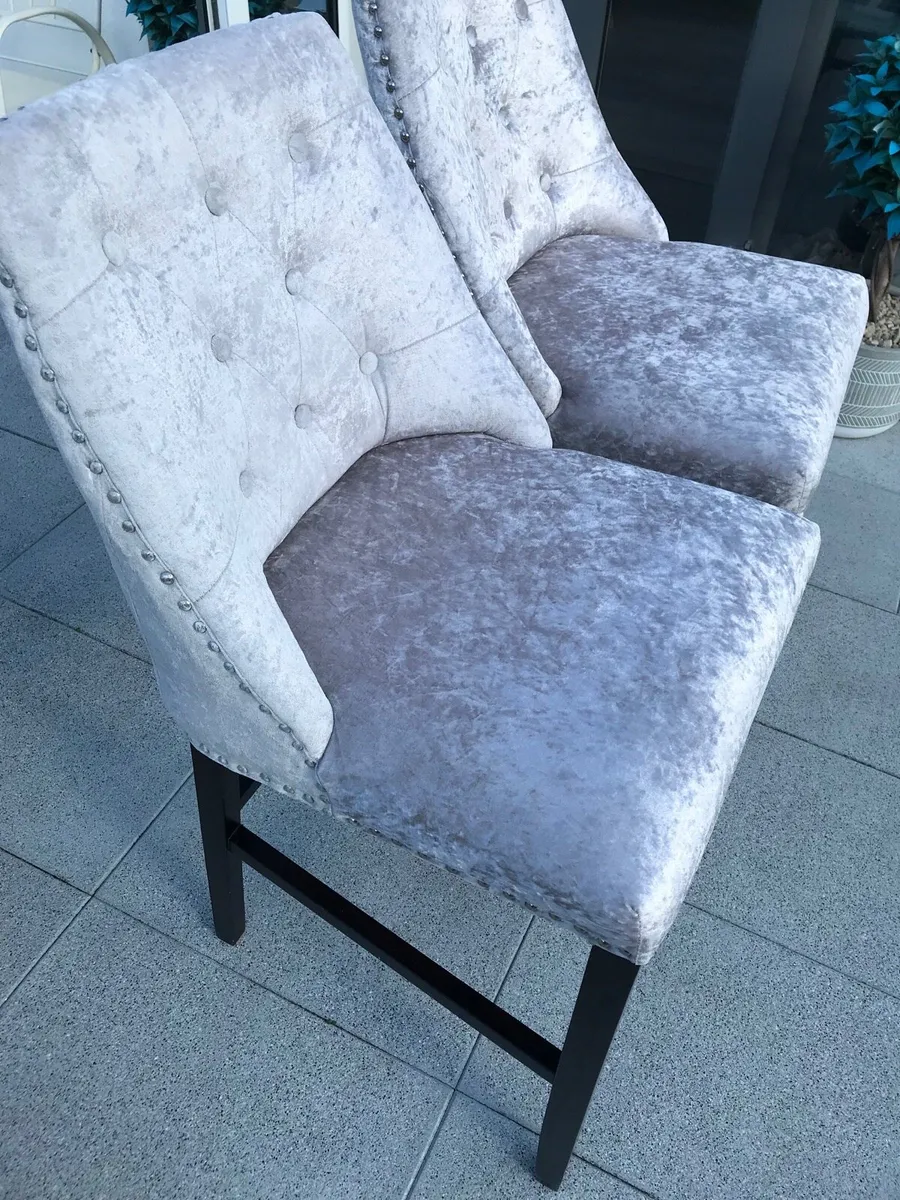 Two knockerback breakfast bar stools - Image 4