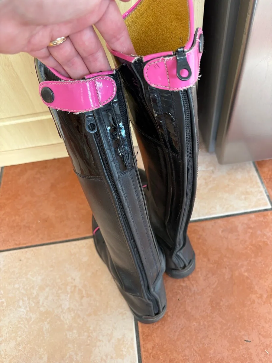 Horseriding boots - Image 1