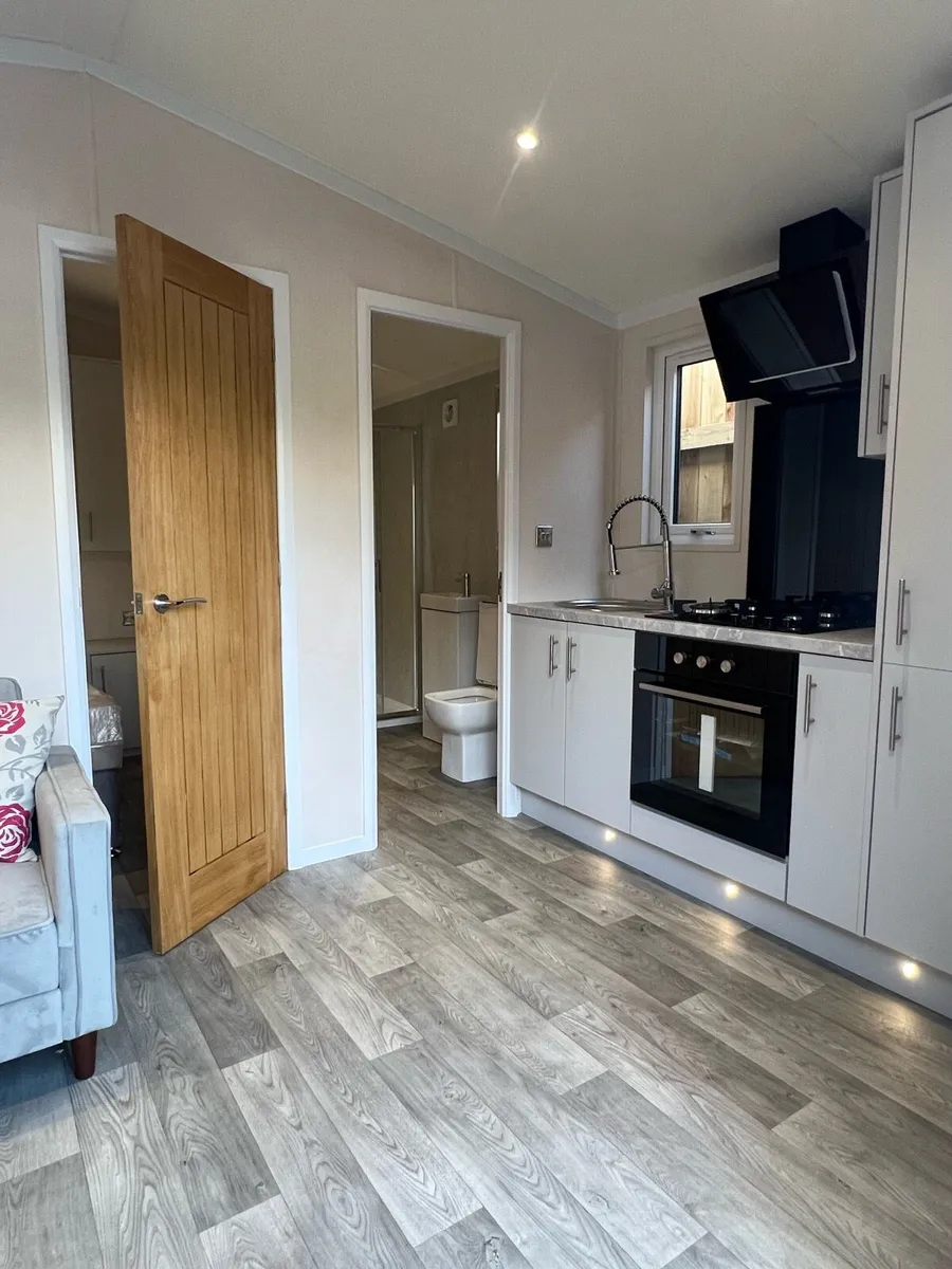 1 bed self contained 15 mins from newlands cross - Image 1