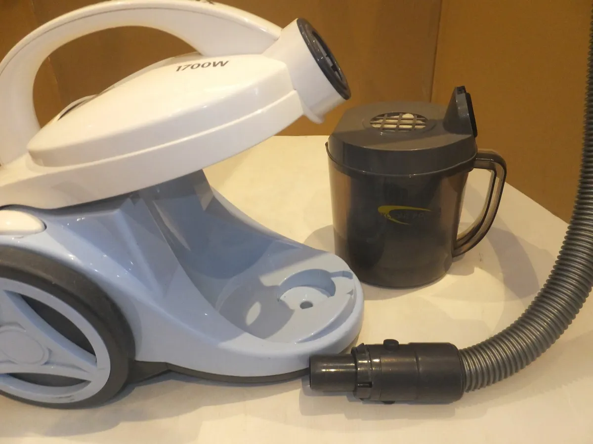 Electrolux vacuum cleaner - Image 3