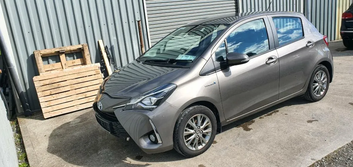191 TOYOTA YARIS HYBRID - Image 3