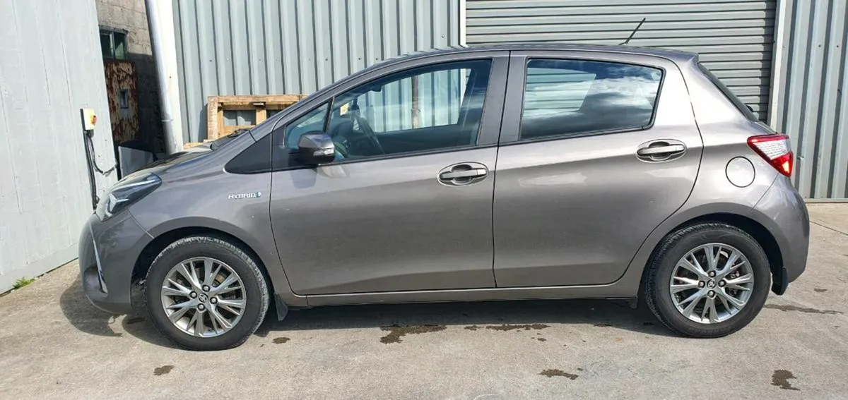 191 TOYOTA YARIS HYBRID - Image 4