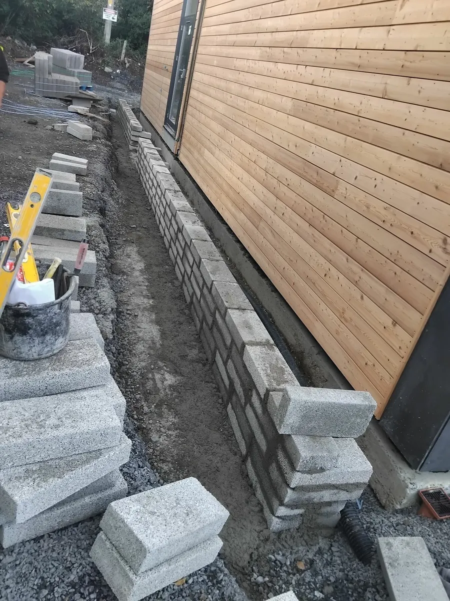 Blocklayer/ bricklayer available ( price crash ) - Image 4