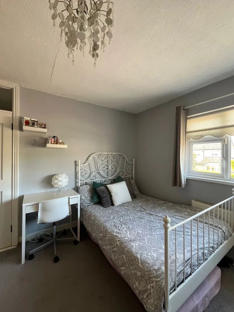 Bed - Image 1