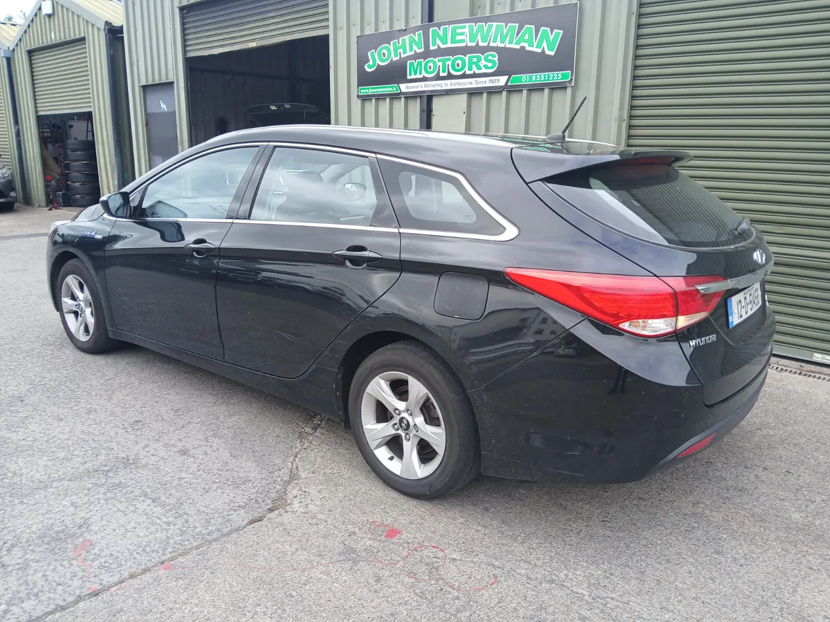 Hyundai i40  dsl estate 2012 - Image 2