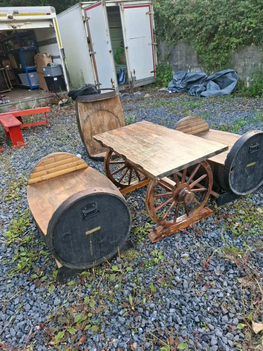 Barrel table and chair sets - Image 3