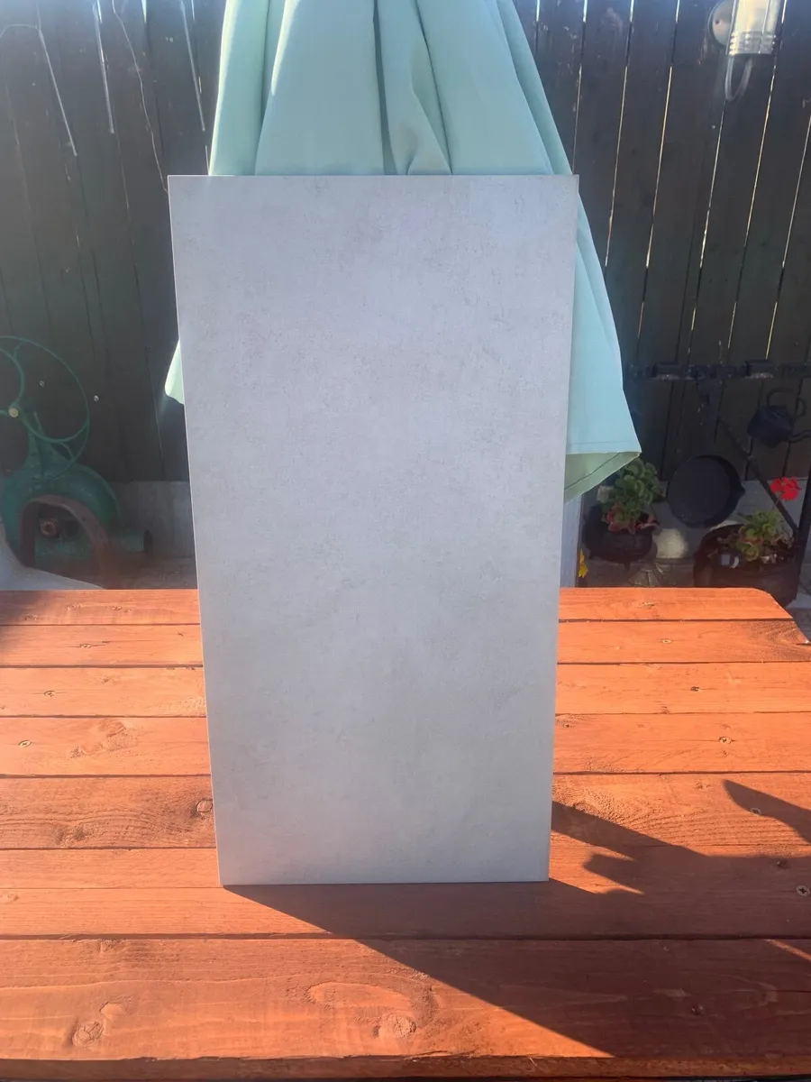 Wall tiles , Straps , Ibs , Concrete poker + more - Image 1