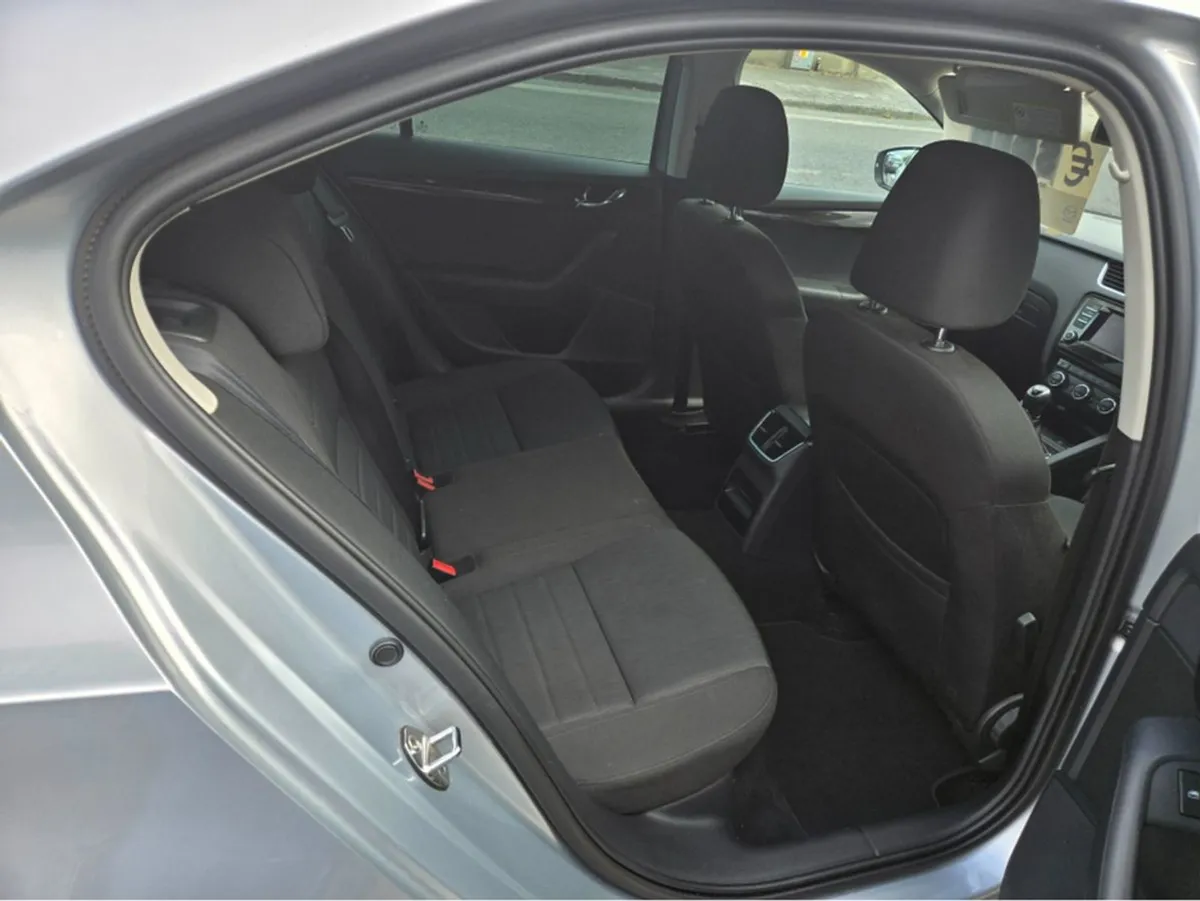 Skoda Octavia Elegance 1.6 TDI 105HP 4dr/stunning - Image 2