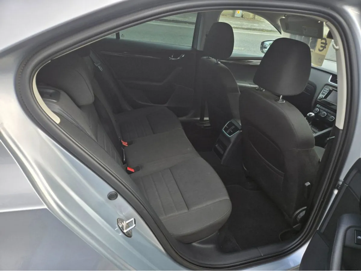 Skoda Octavia Elegance 1.6 TDI 105HP 4dr/stunning - Image 3