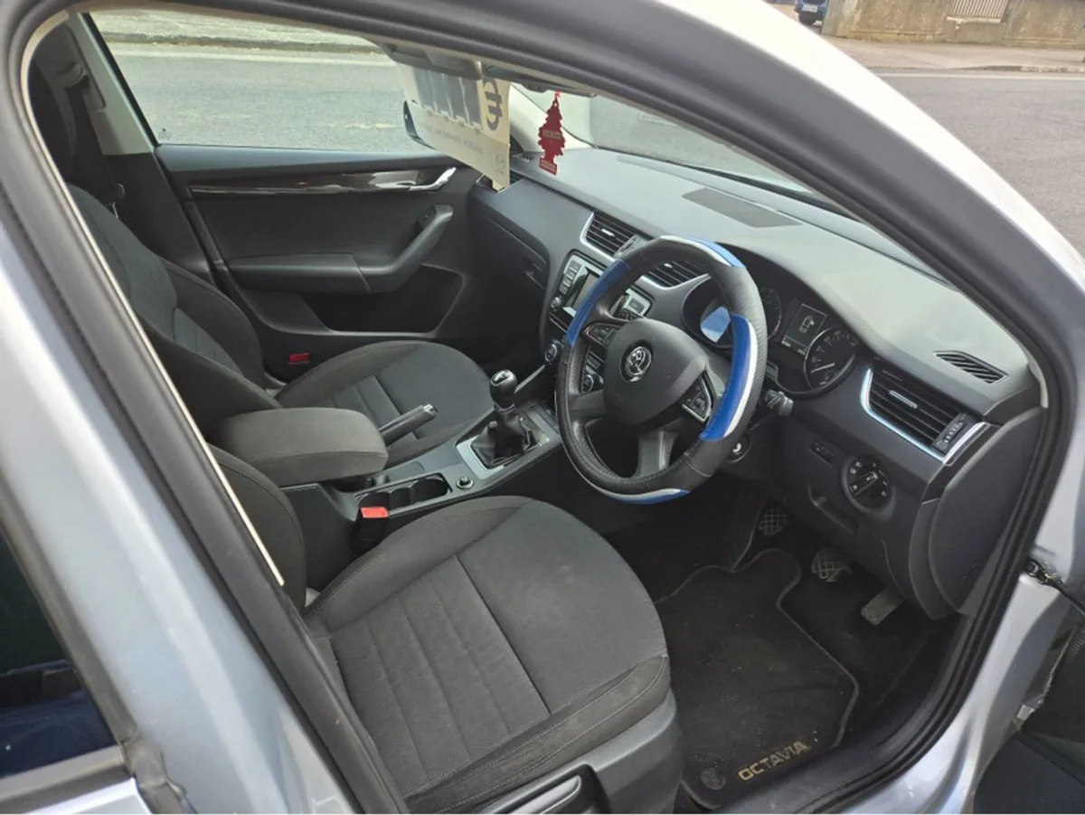 Skoda Octavia Elegance 1.6 TDI 105HP 4dr/stunning - Image 4
