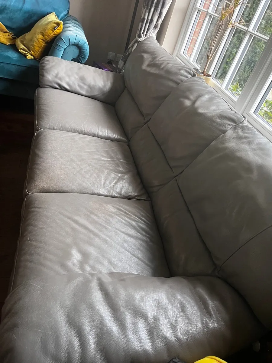 Leather couch - Image 2