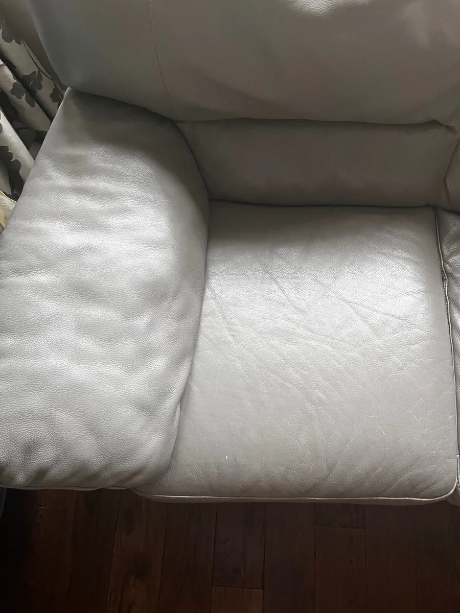 Leather couch - Image 3