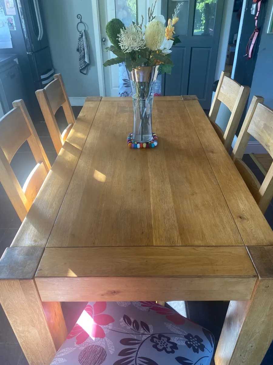 Oak dining table and chairs - Image 1