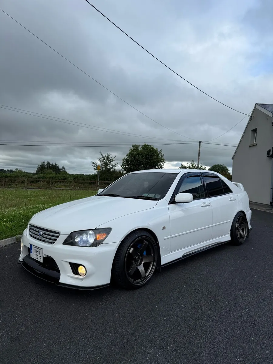 Toyota Altezza - Image 2
