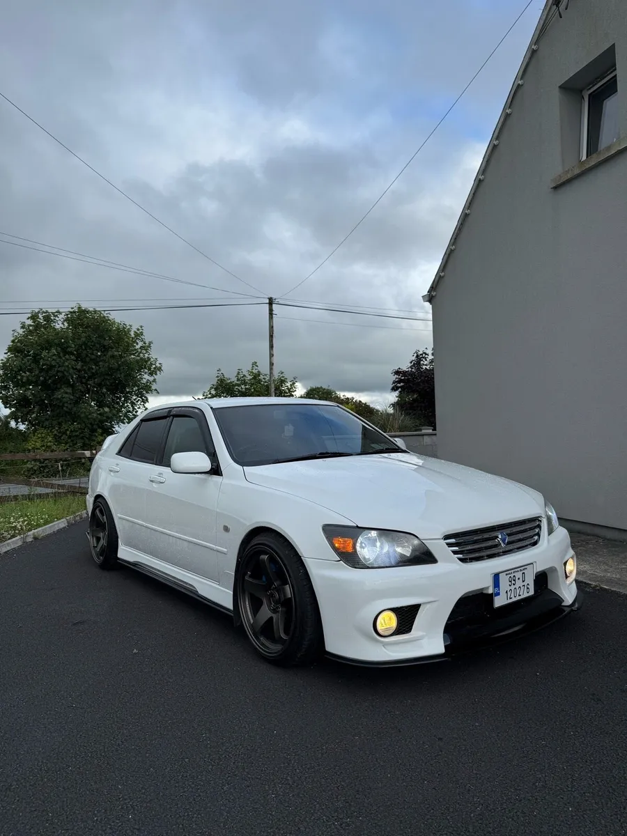 Toyota Altezza - Image 3