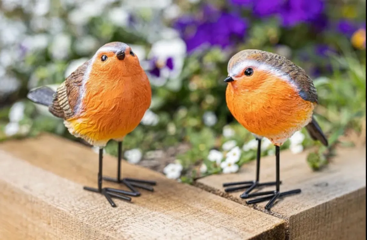 2 x Robins Bird Set Garden Ornaments NEW - Image 1