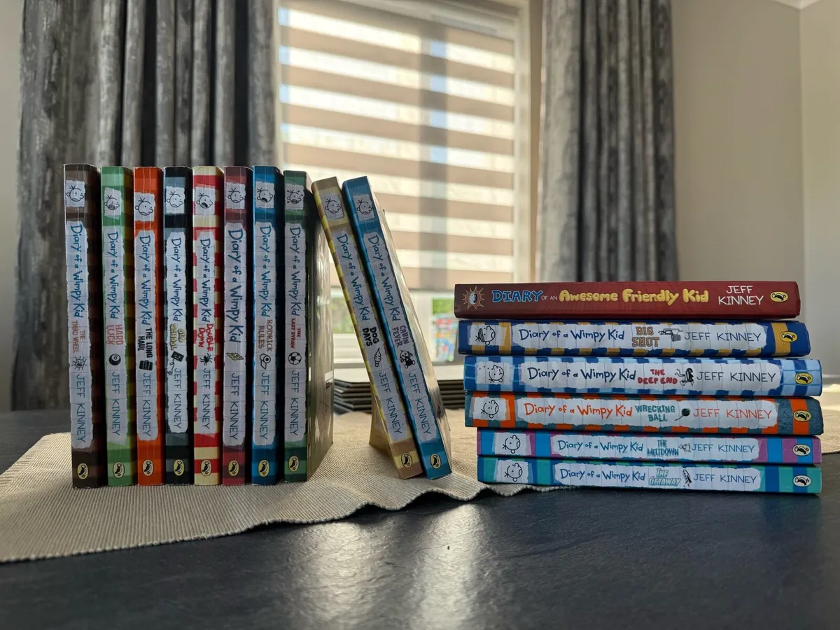 Diary of a wimpy kid 16 book bundle - Image 1