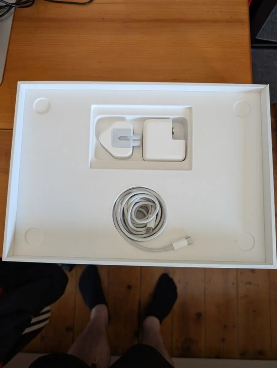 MacBook - Image 4