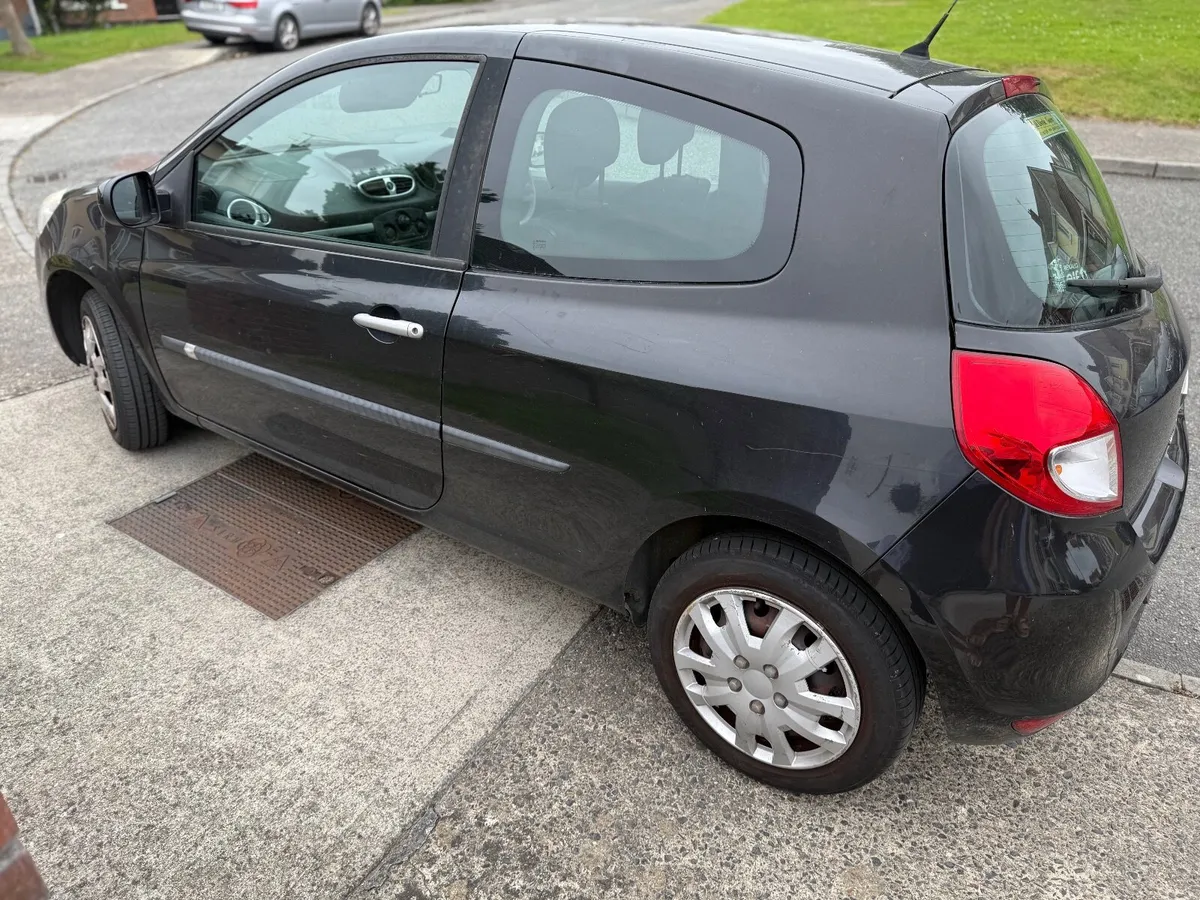 Renault Clio 2010 - Image 1