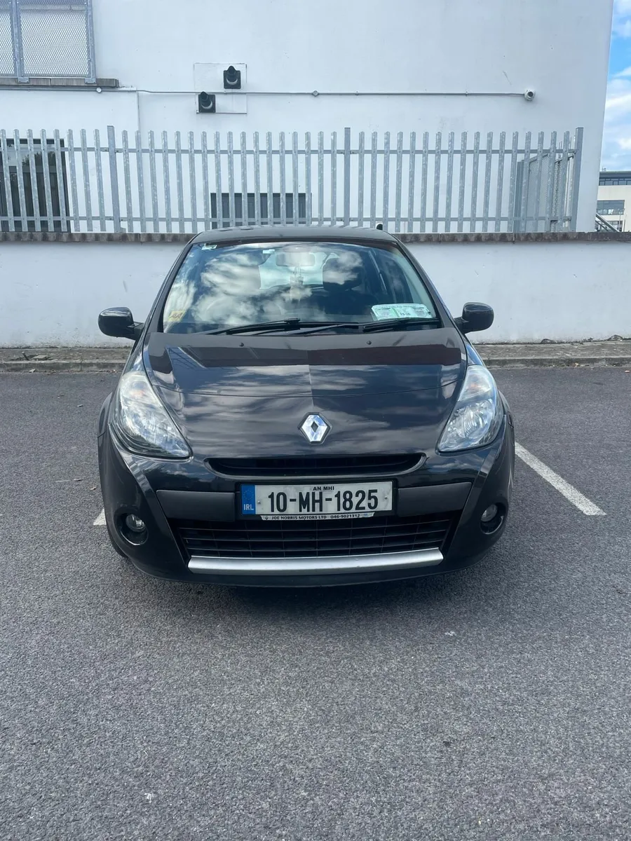 Renault Clio 2010 - Image 1