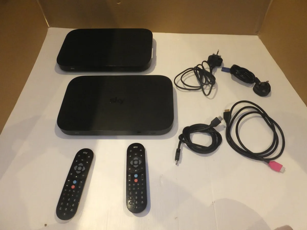 Sky + Box with remote - Image 2