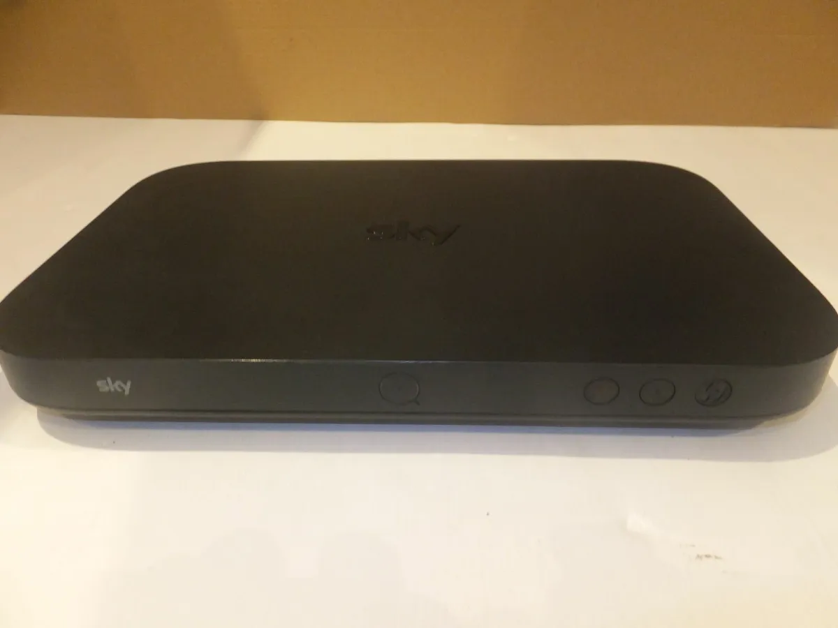 Sky + Box with remote - Image 3