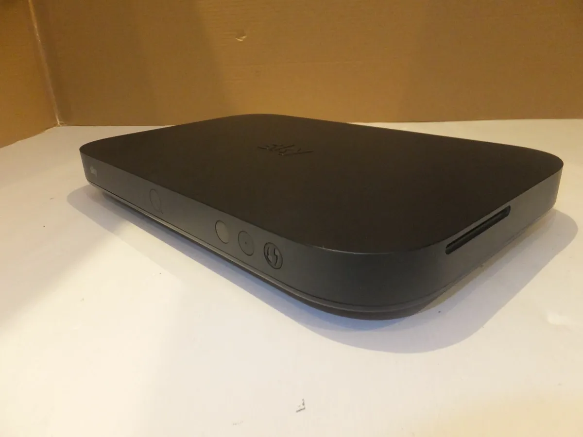 Sky + Box with remote - Image 4
