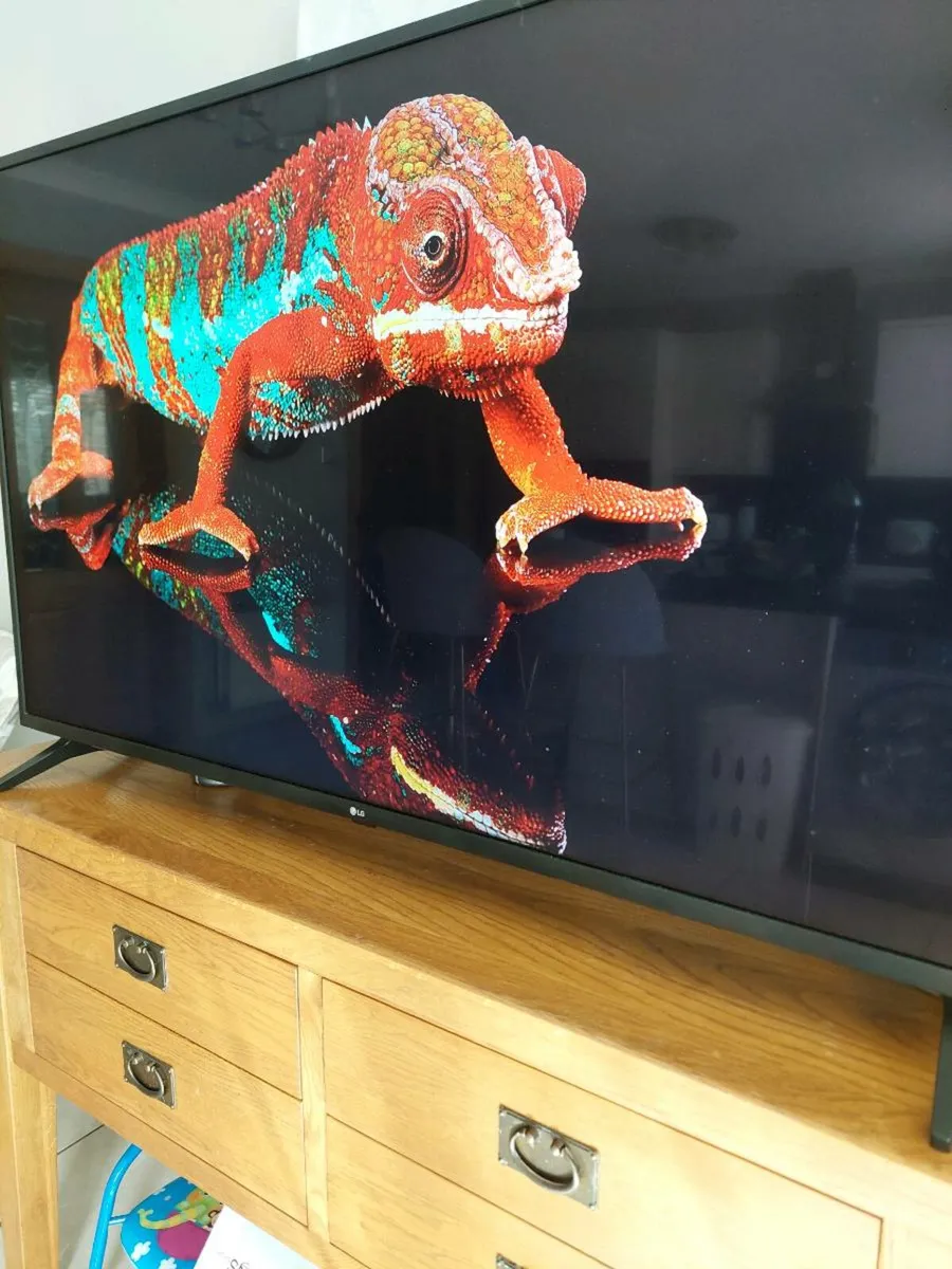 Lg 55-inch Smart tv - Image 4