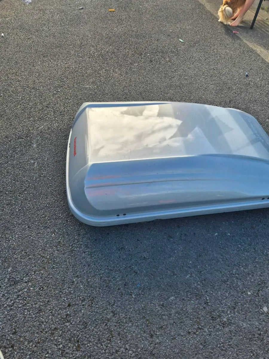 Roof box - Image 1