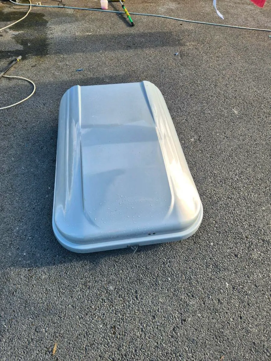 Roof box - Image 2