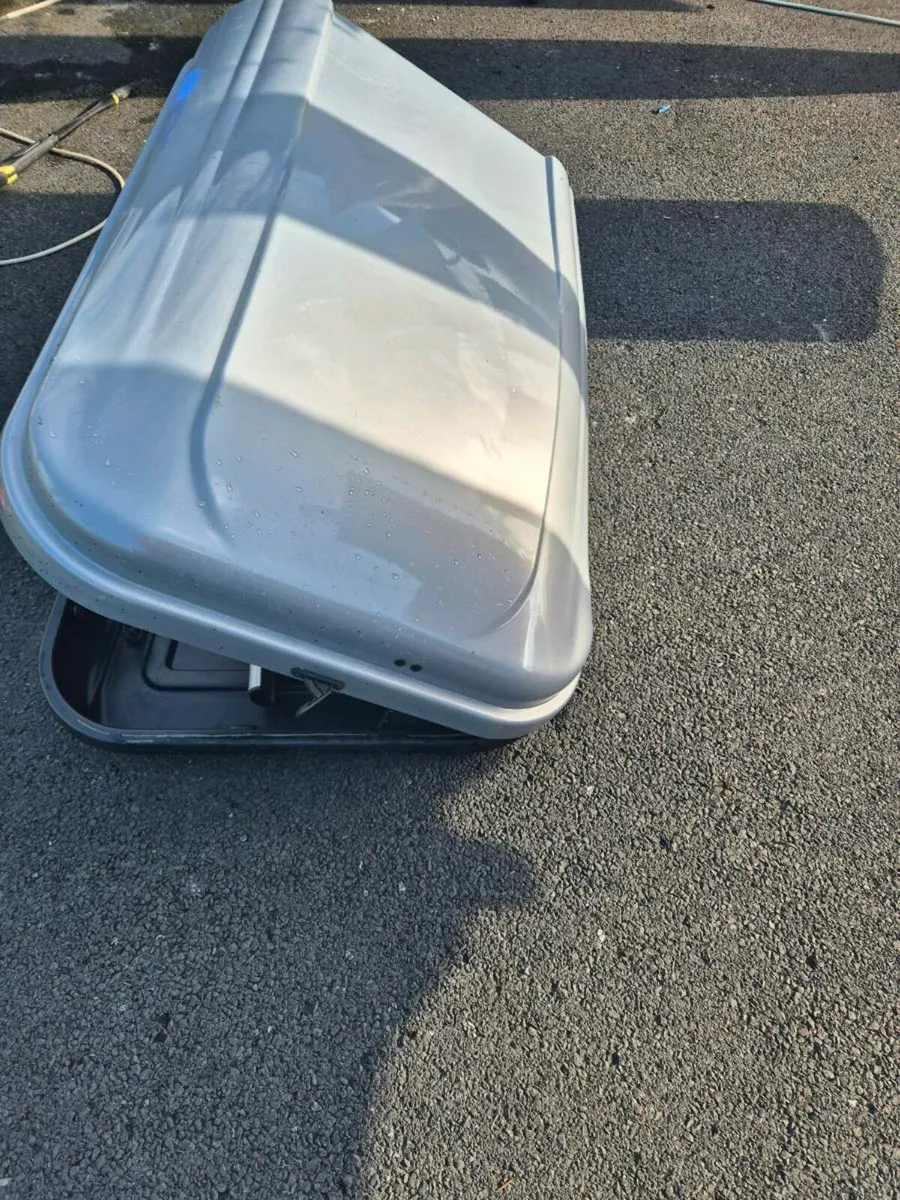 Roof box - Image 3
