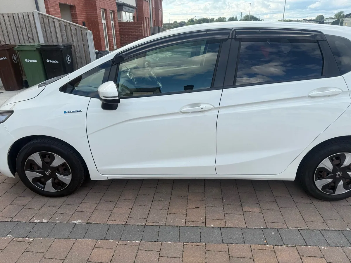 Honda Fit 2016 hybrid automatic - Image 2