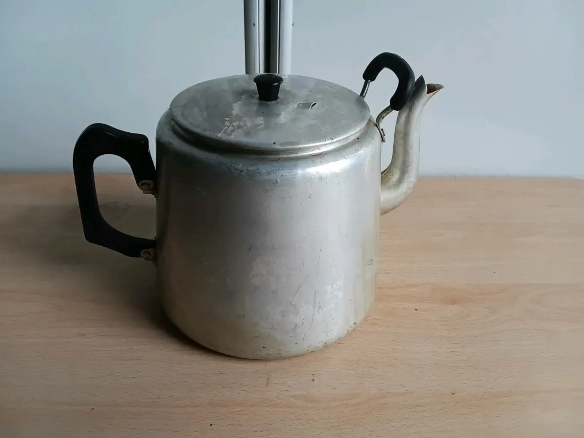 Vinntage aluminium metal large teapot x1 - Image 1