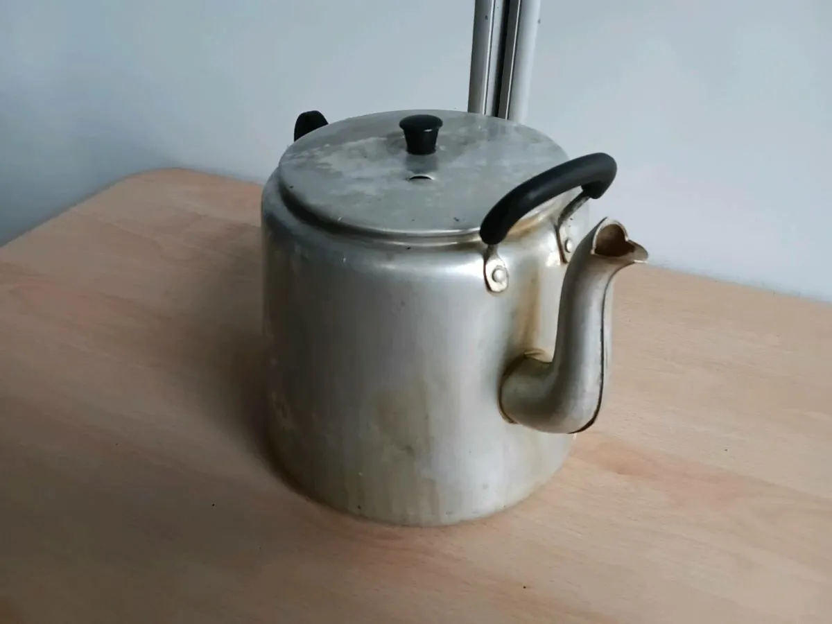 Vinntage aluminium metal large teapot x1 - Image 2