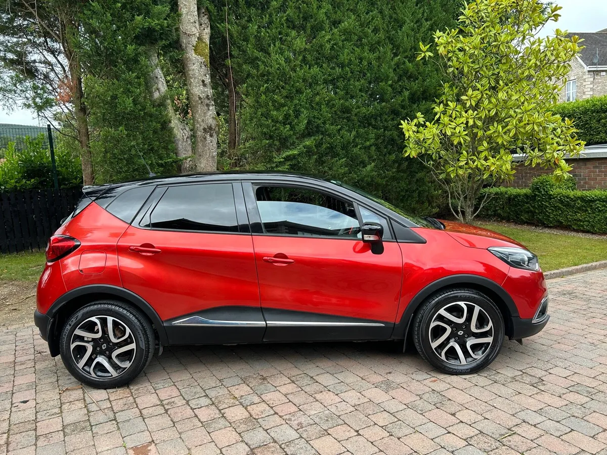 16 Renault Captur Signature Deposit Taken - Image 2