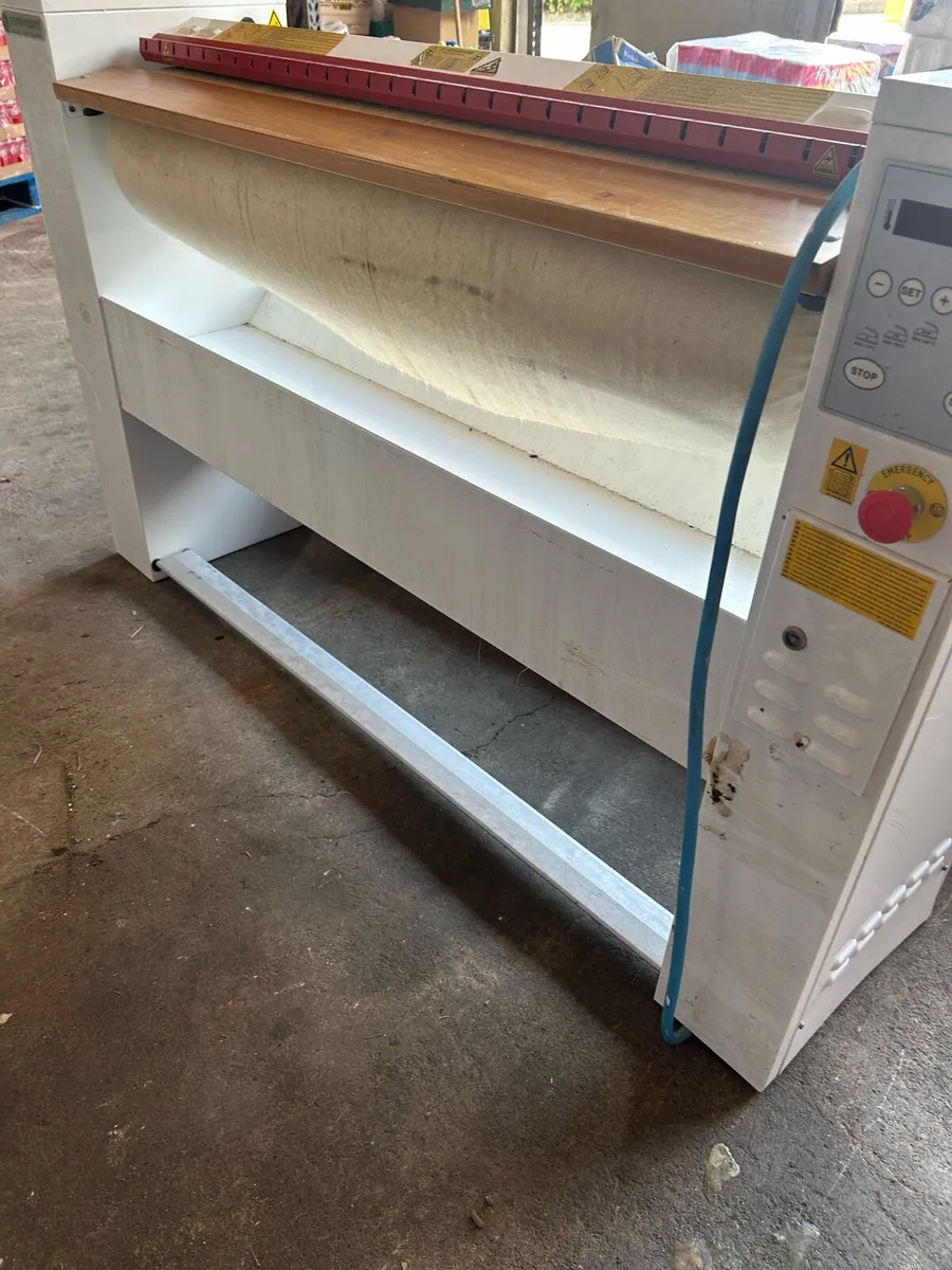 HOT PRESS ROLLER IRON 6 FEET LARGE - Image 1