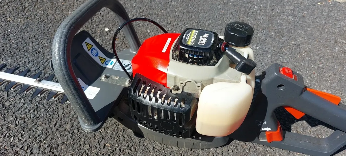 Hedge Trimmer, 30inch blade. - Image 1