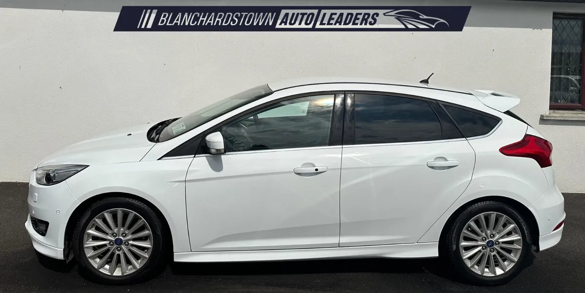 (152) FORD FOCUS 1.5 ZETEC S ECO B 150 AUTO LOW KM - Image 2